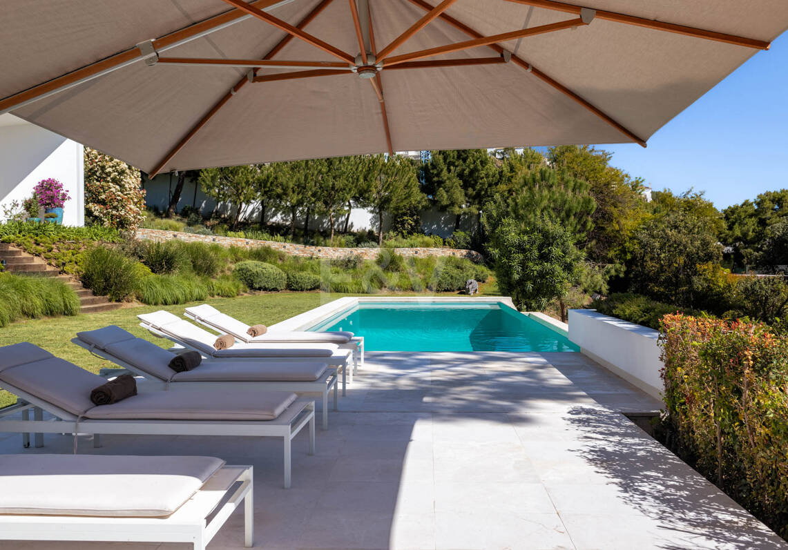 Moderne Luxusvilla in Alcuzcuz-Benahavis mit Panoramablick