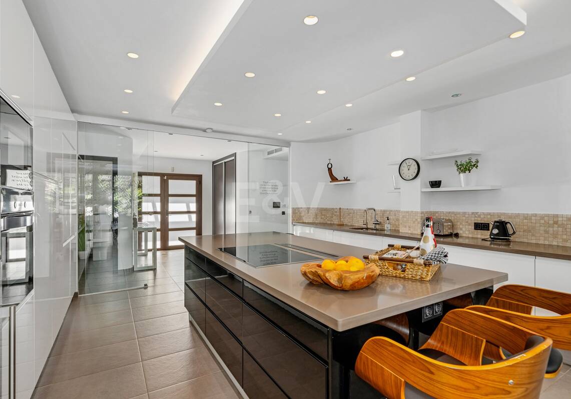 Villa raffinée dans le quartier prestigieux d'El Rosario