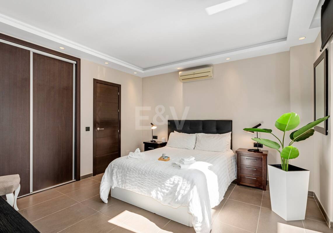 Villa raffinée dans le quartier prestigieux d'El Rosario