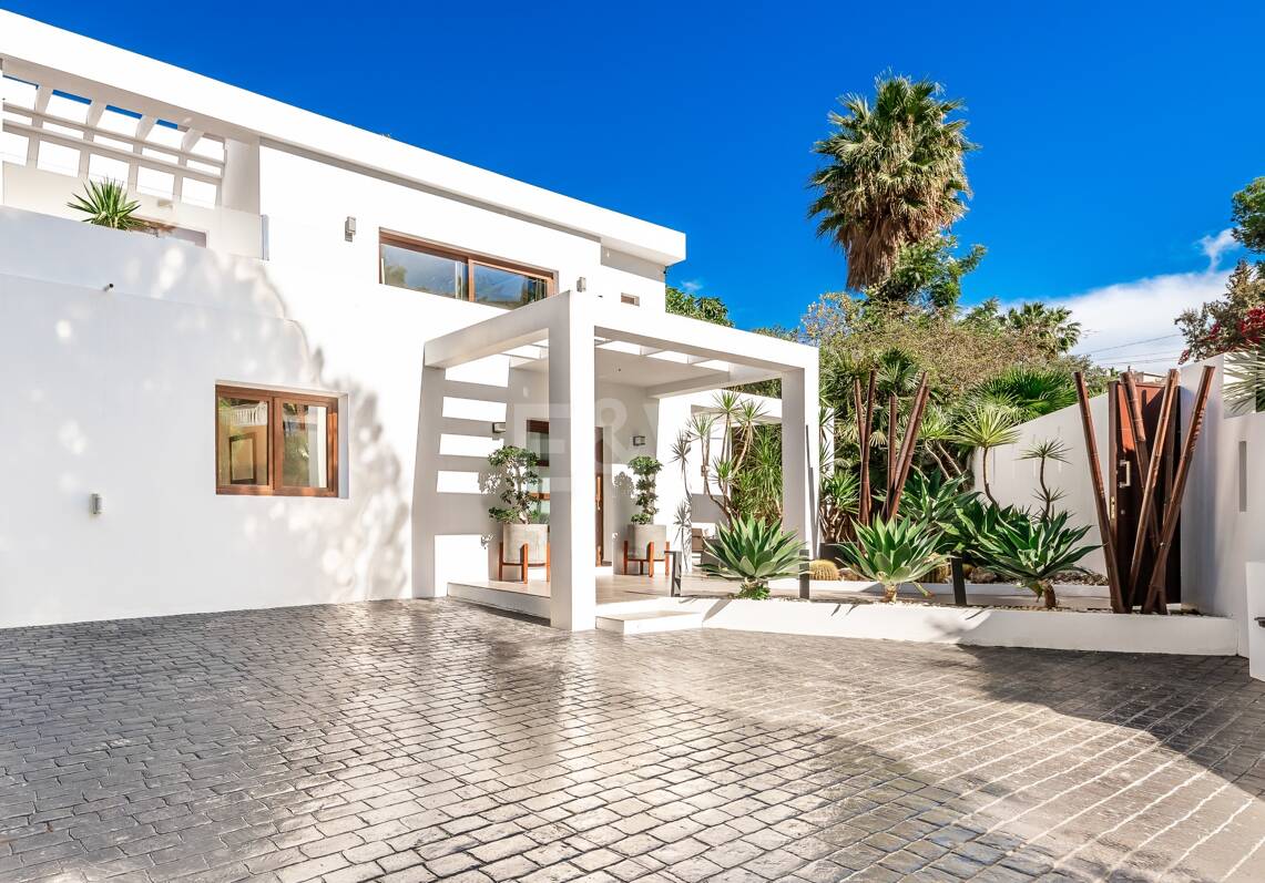 Villa raffinée dans le quartier prestigieux d'El Rosario