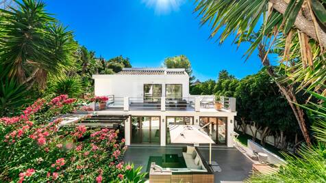 Sofisticada villa en la prestigiosa urbanización de El Rosario