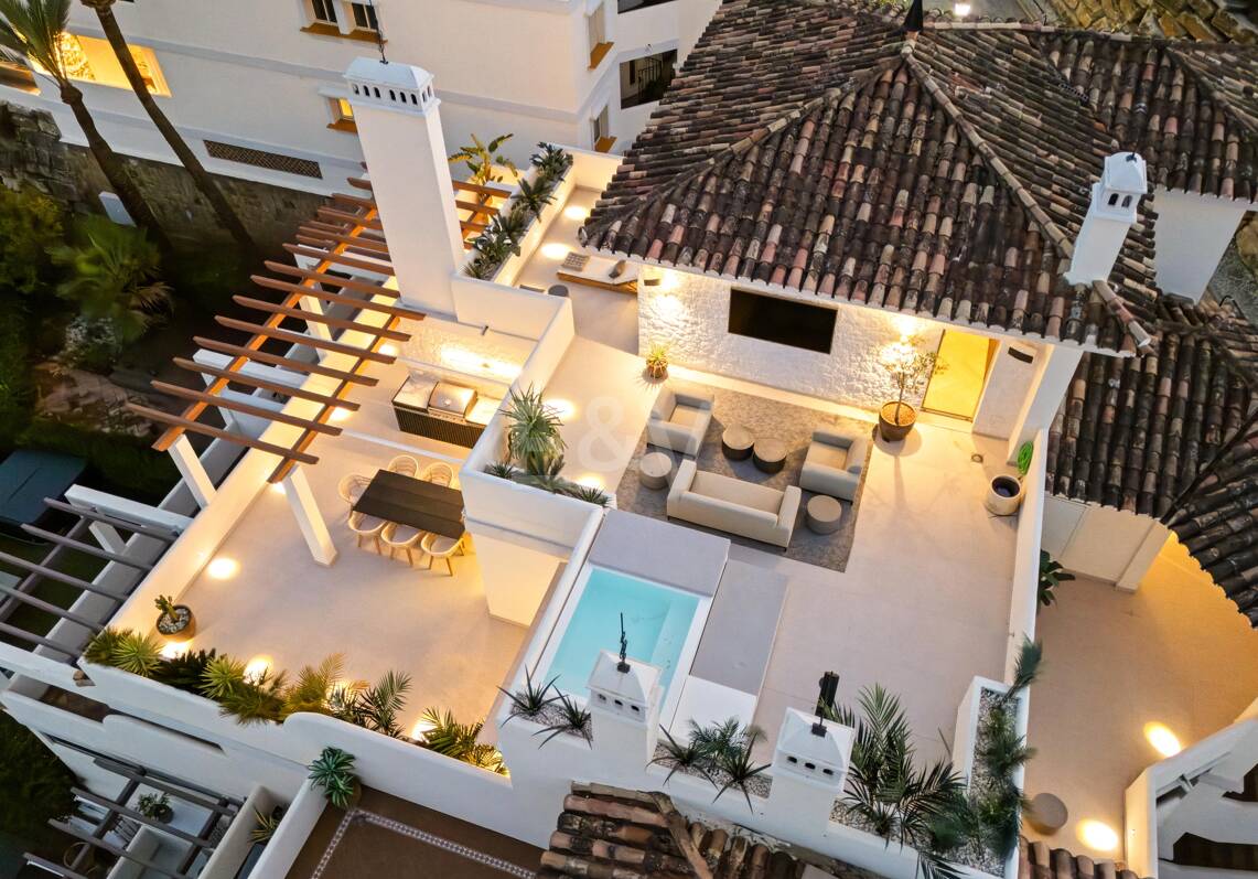 Elegant Duplex Penthouse in La Cerquilla with Spectacular Sea Views