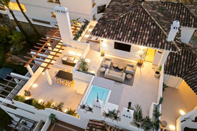 Elegant Duplex Penthouse in La Cerquilla with Spectacular Sea Views