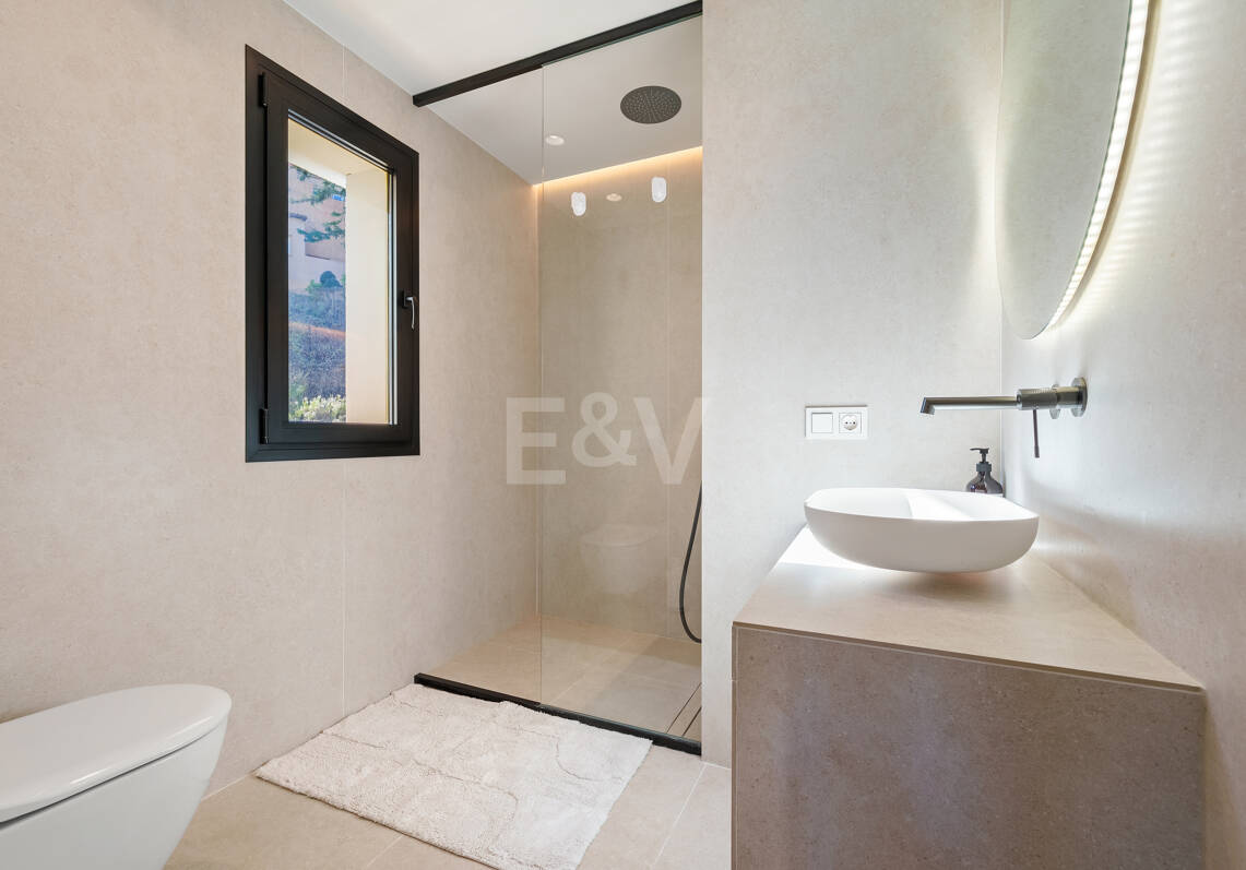 Elegant Duplex Penthouse in La Cerquilla with Spectacular Sea Views