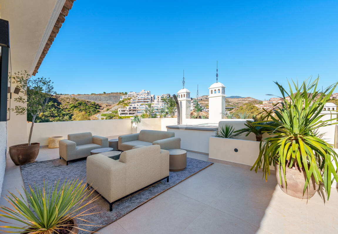 Elegant Duplex Penthouse in La Cerquilla with Spectacular Sea Views