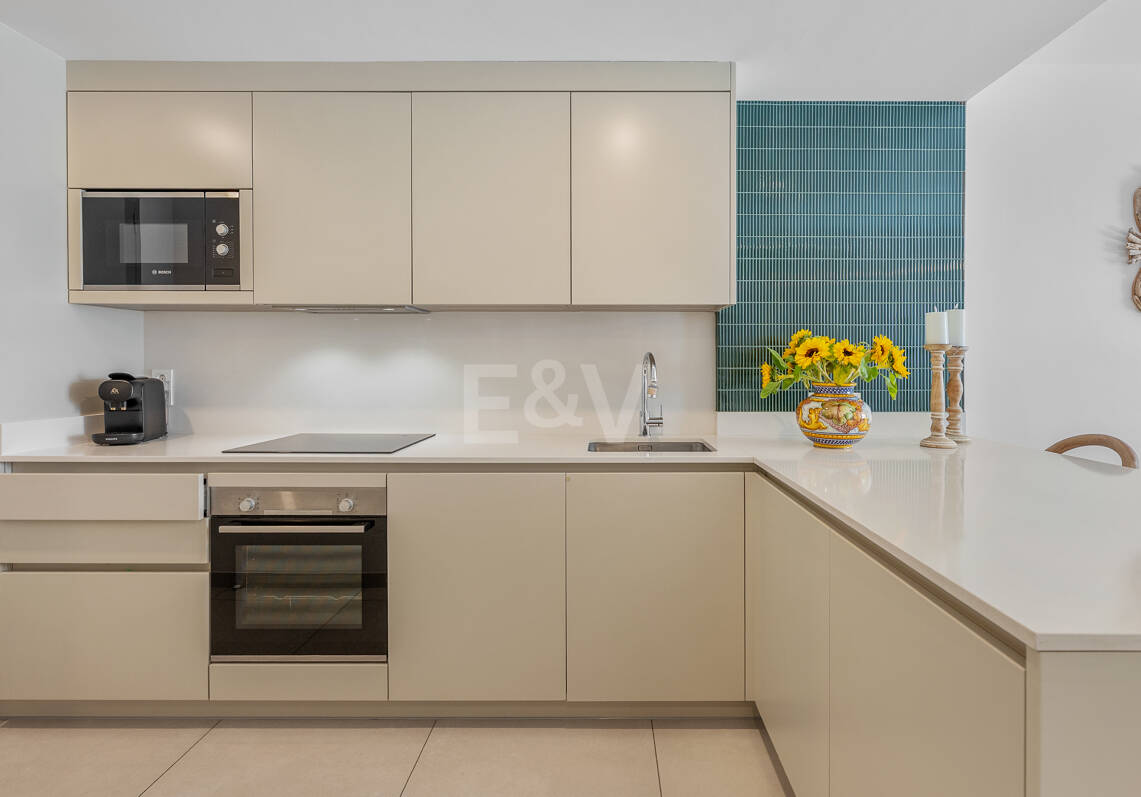 Modern Beachside Lägenhet med Premium bekvämligheter