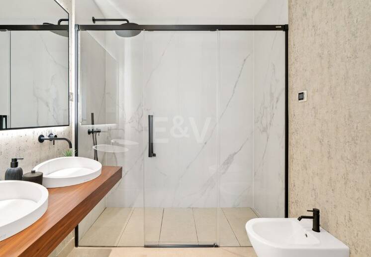 Luxus-Penthouse am Mittelmeer mit privater Dachterrassen-Oase