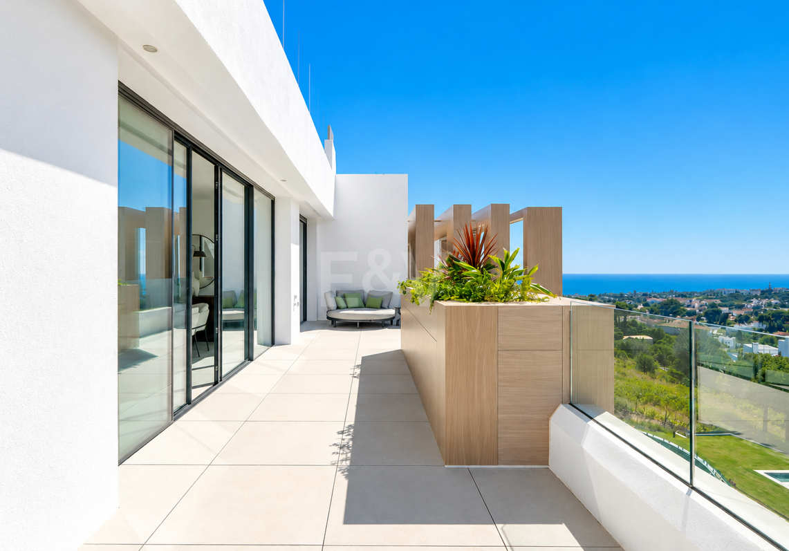 Luxus-Penthouse am Mittelmeer mit privater Dachterrassen-Oase