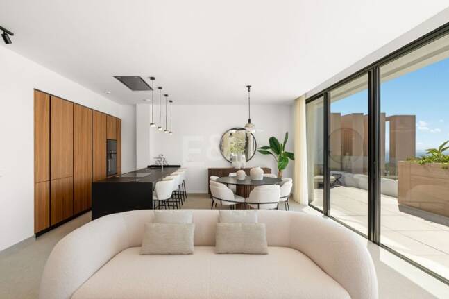 Luxus-Penthouse am Mittelmeer mit privater Dachterrassen-Oase