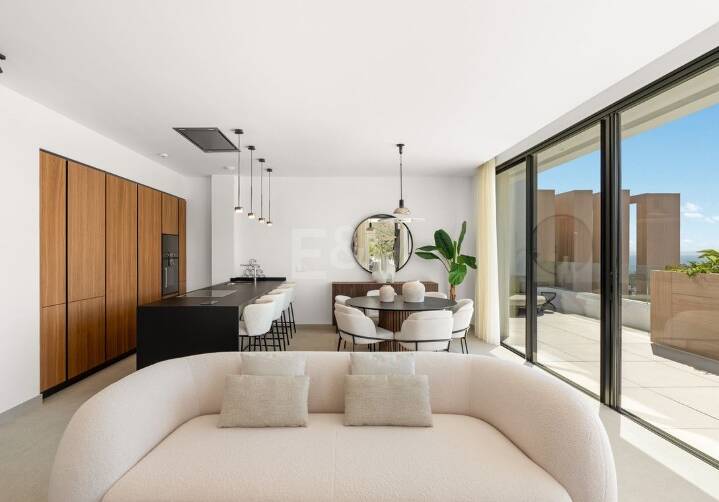 Luxus-Penthouse am Mittelmeer mit privater Dachterrassen-Oase