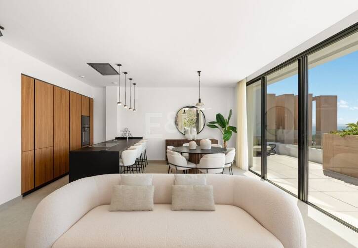 Luxus-Penthouse am Mittelmeer mit privater Dachterrassen-Oase