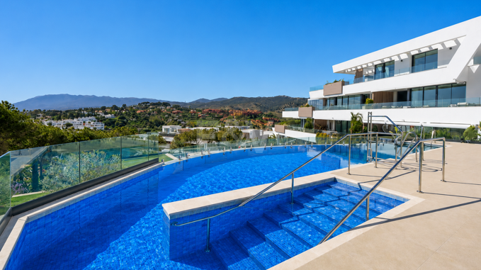 Ático de lujo mediterráneo con oasis privado en la azotea