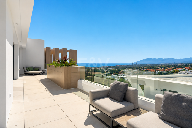 Luxus-Penthouse am Mittelmeer mit privater Dachterrassen-Oase