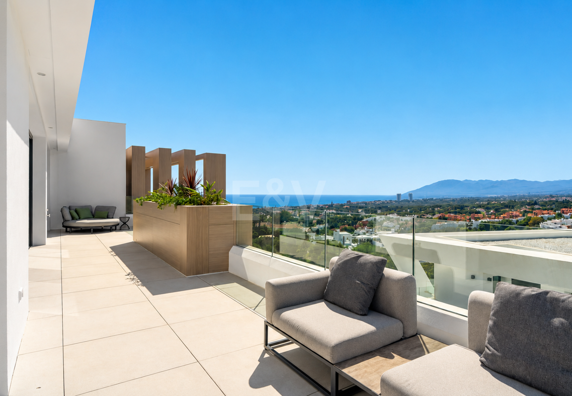 Luxus-Penthouse am Mittelmeer mit privater Dachterrassen-Oase