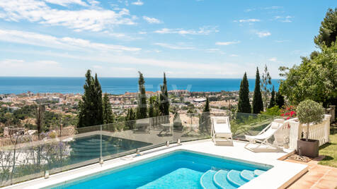 Villa med panoramautsikt över havet Omgiven av naturen i La Montua