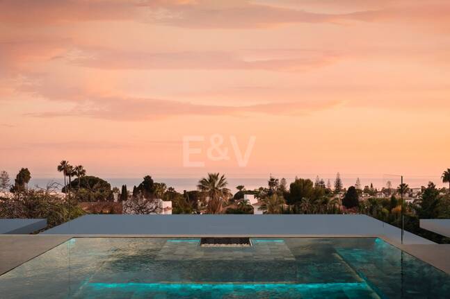 Vida ultraexclusiva en la mejor zona de Marbella con vistas al mar y a la montaña