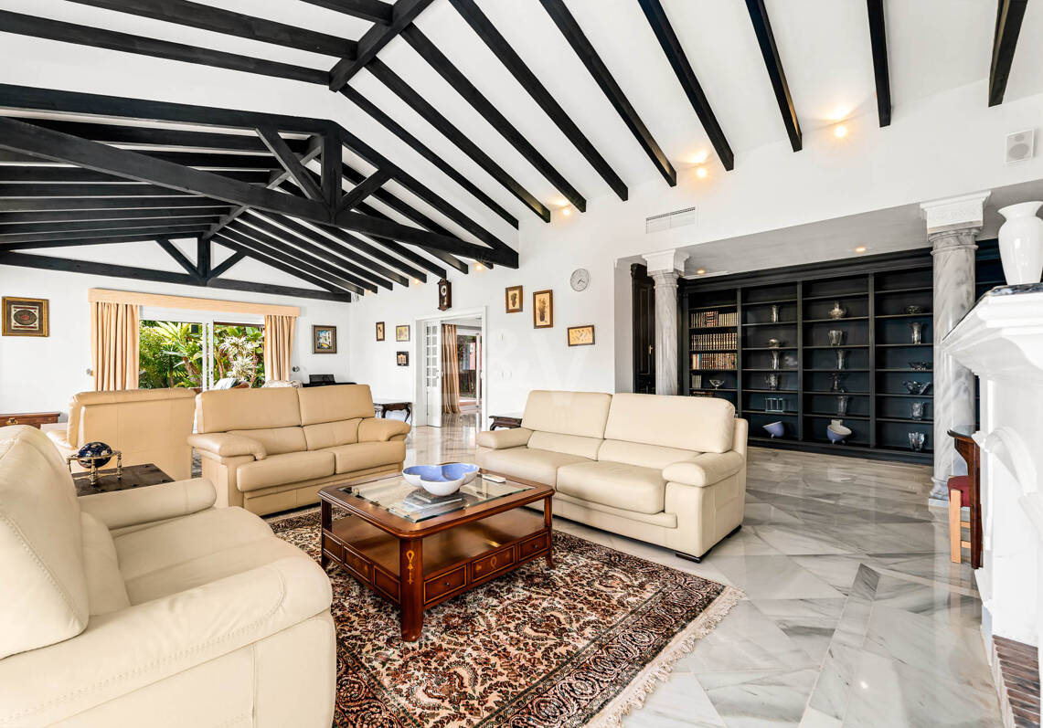 Huge Elegant Corner Villa-Style with Impressive Panoramic Views in El Herrojo, La Quinta