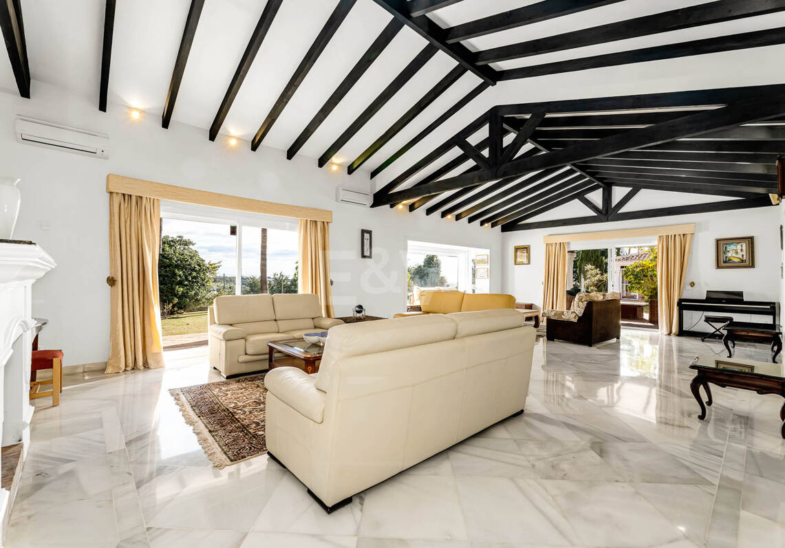 Huge Elegant Corner Villa-Style with Impressive Panoramic Views in El Herrojo, La Quinta