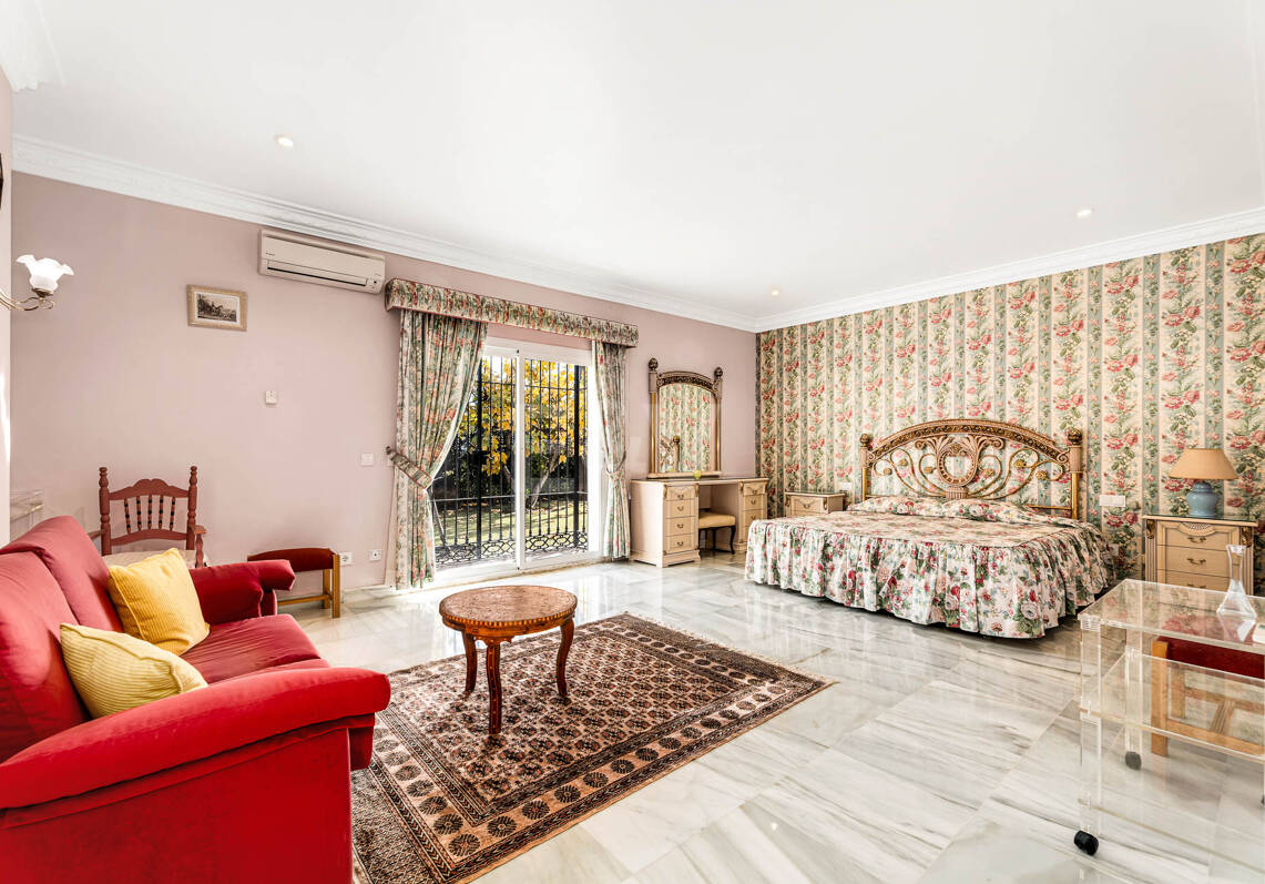 Huge Elegant Corner Villa-Style with Impressive Panoramic Views in El Herrojo, La Quinta