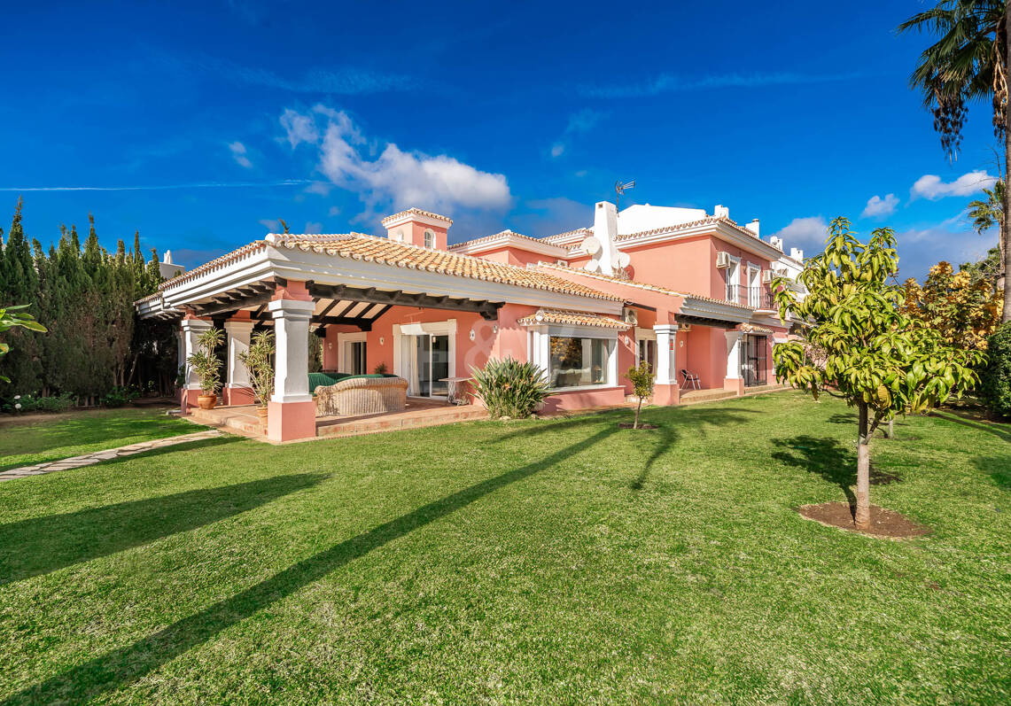 Huge Elegant Corner Villa-Style with Impressive Panoramic Views in El Herrojo, La Quinta