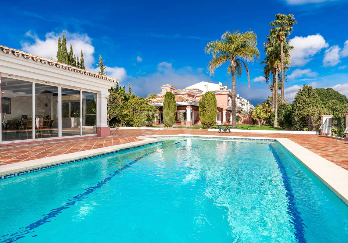 Huge Elegant Corner Villa-Style with Impressive Panoramic Views in El Herrojo, La Quinta