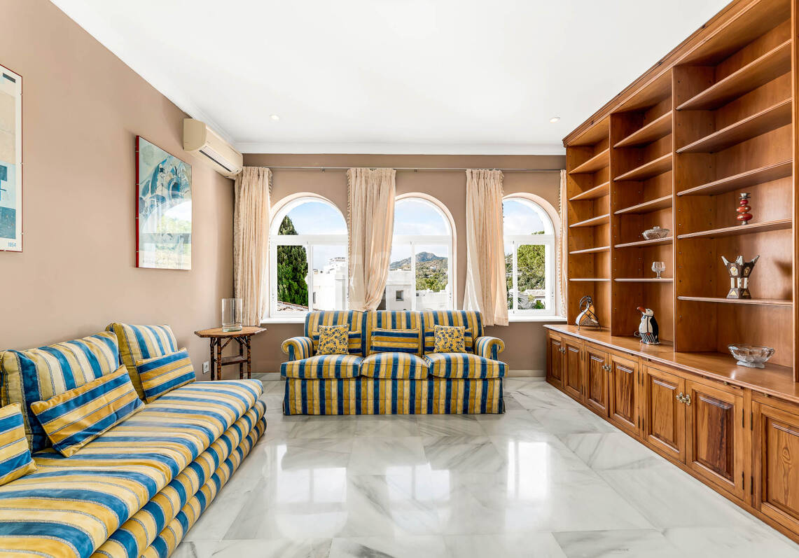 Huge Elegant Corner Villa-Style with Impressive Panoramic Views in El Herrojo, La Quinta