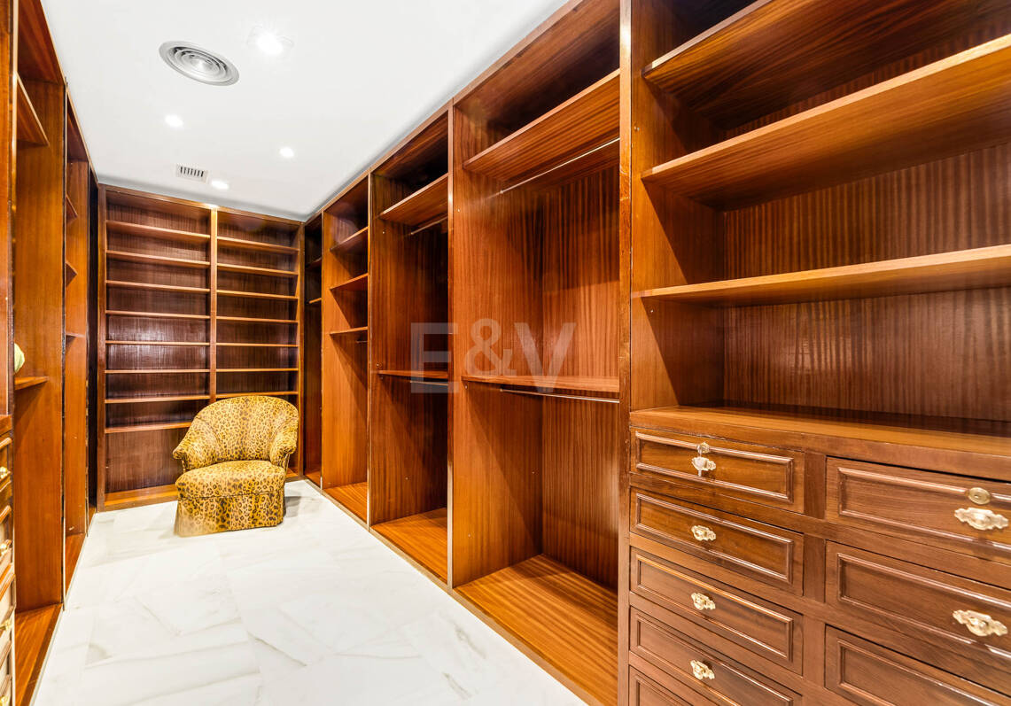 Huge Elegant Corner Villa-Style with Impressive Panoramic Views in El Herrojo, La Quinta