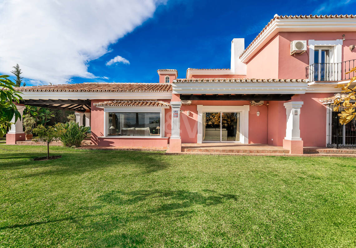 Huge Elegant Corner Villa-Style with Impressive Panoramic Views in El Herrojo, La Quinta