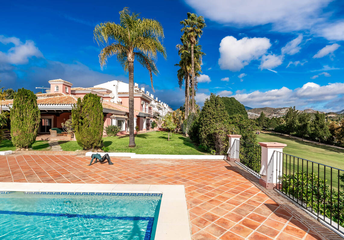 Huge Elegant Corner Villa-Style with Impressive Panoramic Views in El Herrojo, La Quinta