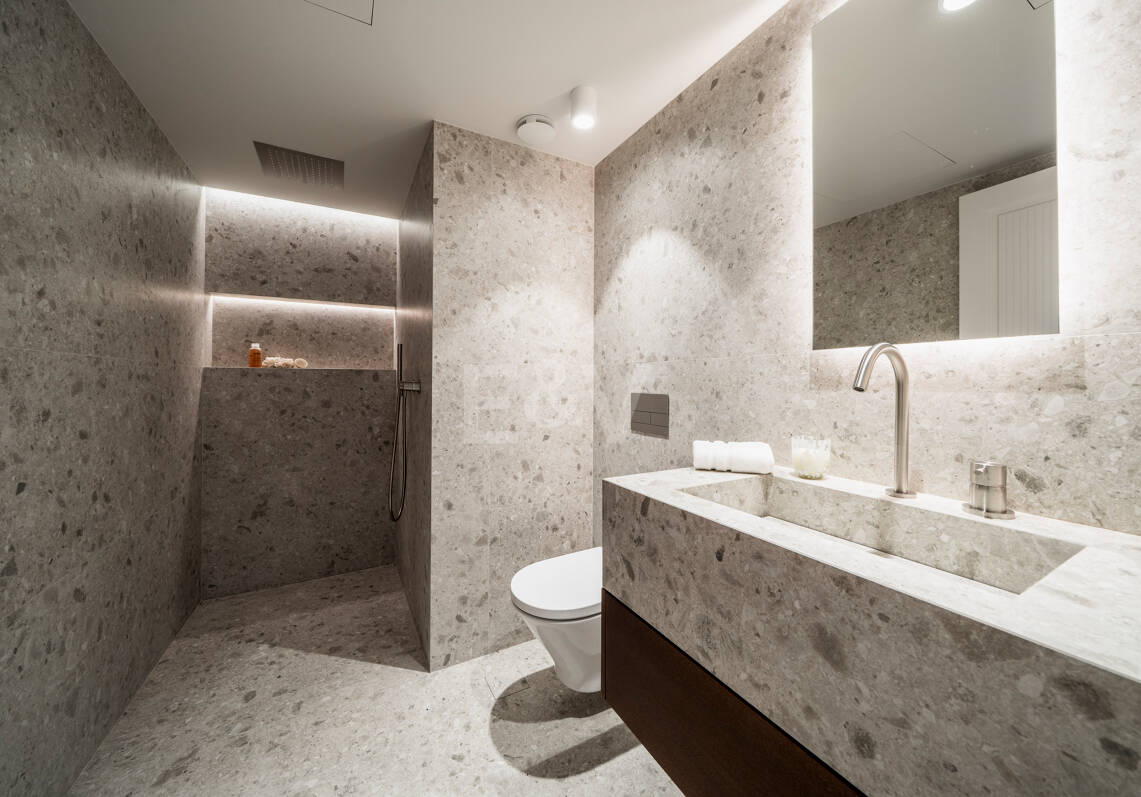 Contemporary Luxury Villa with Panoramic Sea, Golf & Mountain Views in Nueva Andalucía