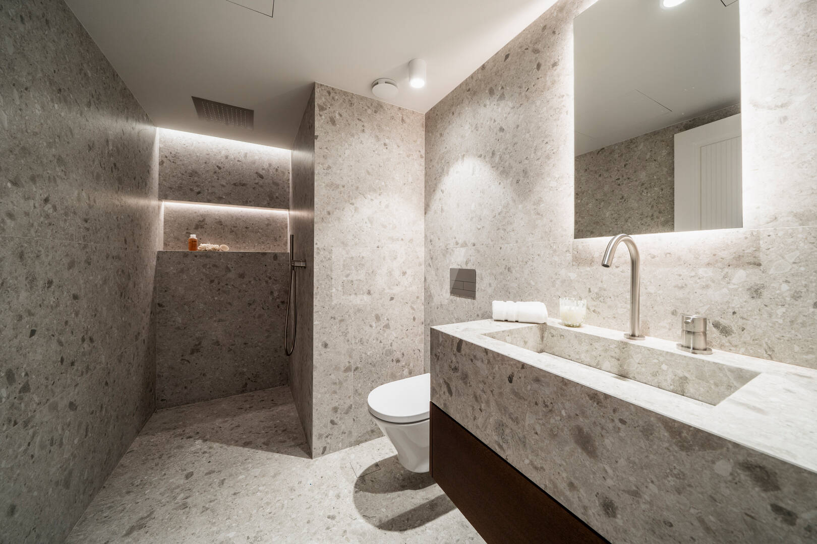 Contemporary Luxury Villa with Panoramic Sea, Golf & Mountain Views in Nueva Andalucía