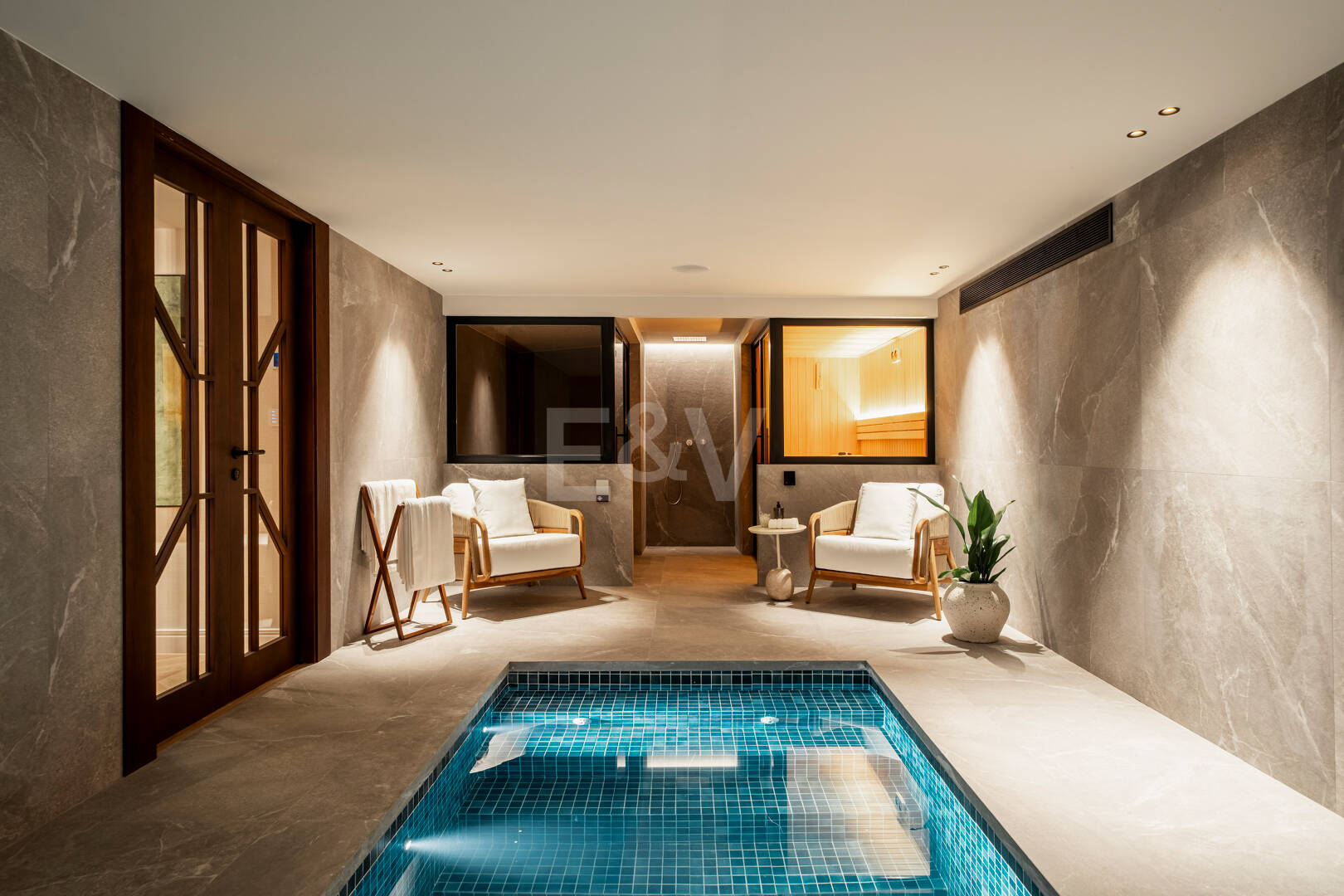 Contemporary Luxury Villa with Panoramic Sea, Golf & Mountain Views in Nueva Andalucía