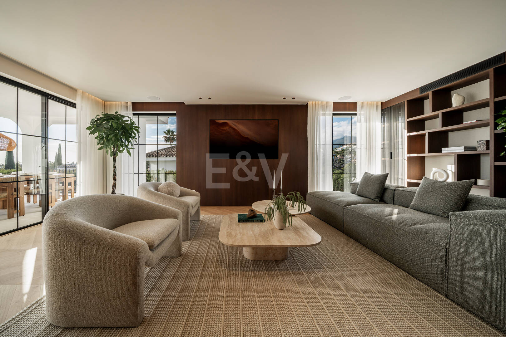 Contemporary Luxury Villa with Panoramic Sea, Golf & Mountain Views in Nueva Andalucía