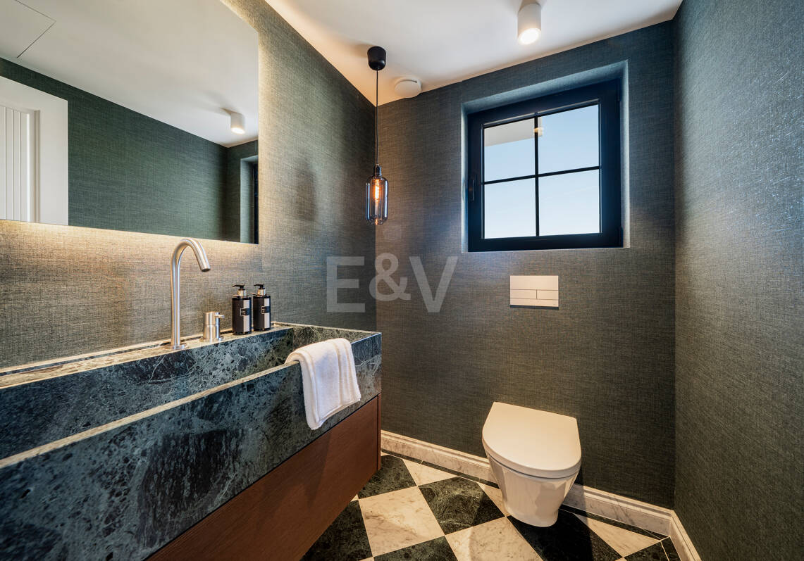 Contemporary Luxury Villa with Panoramic Sea, Golf & Mountain Views in Nueva Andalucía