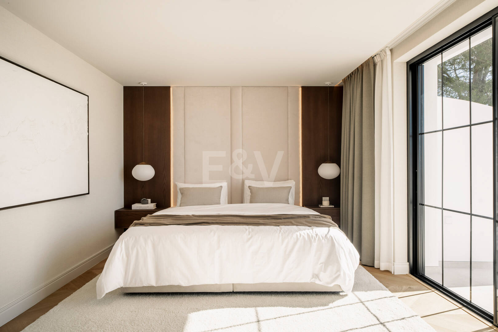 Contemporary Luxury Villa with Panoramic Sea, Golf & Mountain Views in Nueva Andalucía