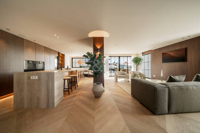 Contemporary Luxury Villa with Panoramic Sea, Golf & Mountain Views in Nueva Andalucía
