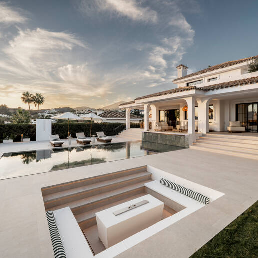 Contemporary Luxury Villa with Panoramic Sea, Golf & Mountain Views in Nueva Andalucía
