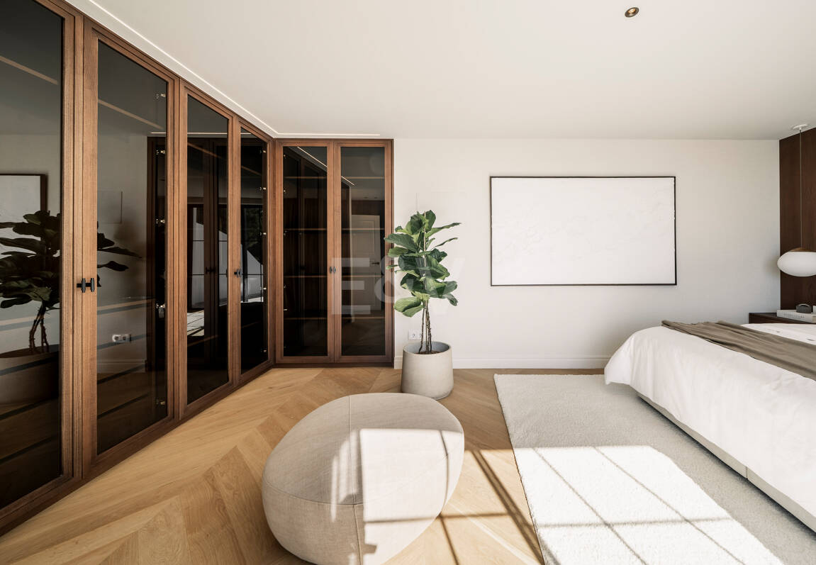 Contemporary Luxury Villa with Panoramic Sea, Golf & Mountain Views in Nueva Andalucía