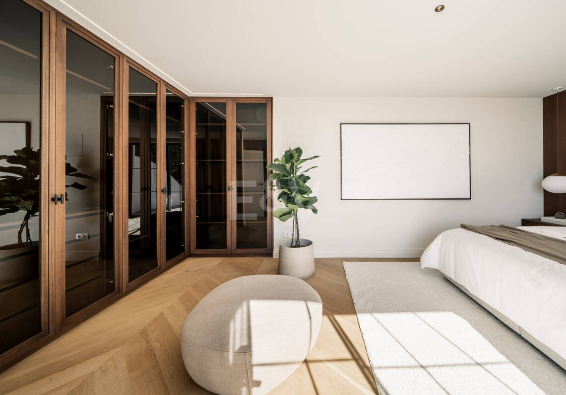 Contemporary Luxury Villa with Panoramic Sea, Golf & Mountain Views in Nueva Andalucía
