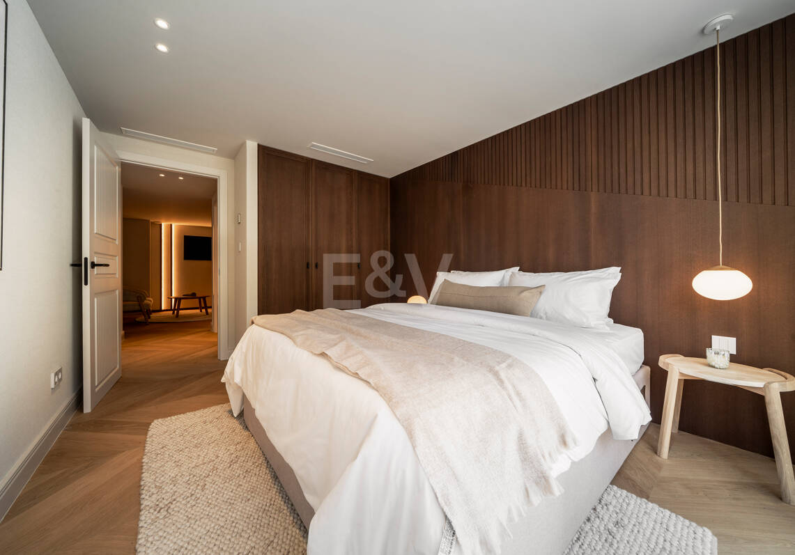 Contemporary Luxury Villa with Panoramic Sea, Golf & Mountain Views in Nueva Andalucía