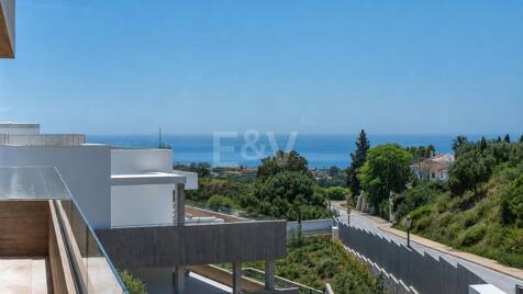 Sea View Apartment in Altos de Los Monteros, Marbella with Resort-Style Amenities