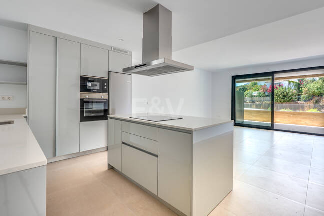 Apartament z widokiem na morze w Altos de Los Monteros w Marbelli z udogodnieniami na poziomie kurortu