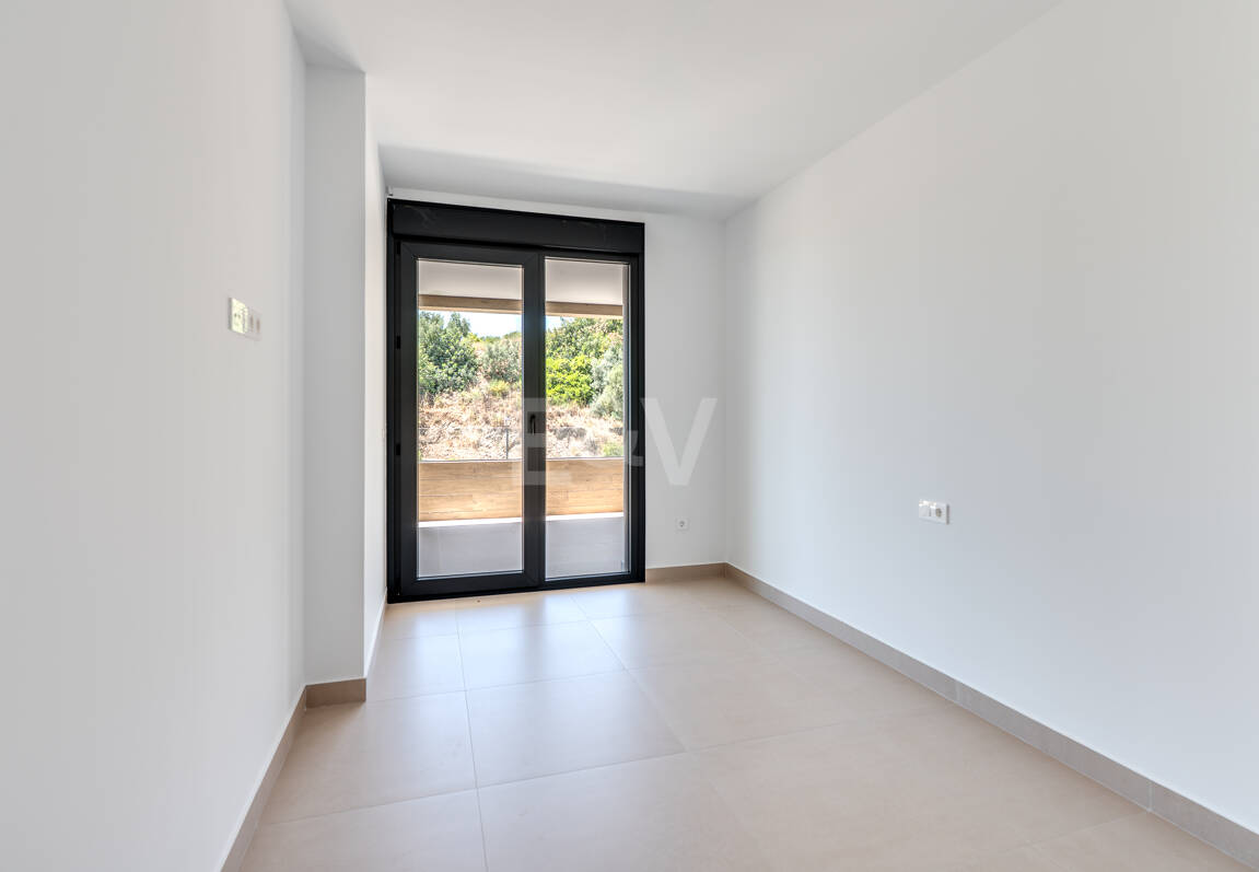 Apartament z widokiem na morze w Altos de Los Monteros w Marbelli z udogodnieniami na poziomie kurortu