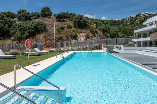 Apartament z widokiem na morze w Altos de Los Monteros w Marbelli z udogodnieniami na poziomie kurortu