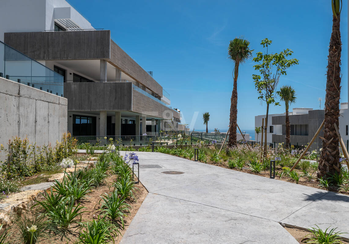 Apartamento con vistas al mar en Altos de Los Monteros, Marbella, con servicios propios de un complejo turístico