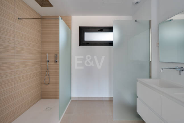 Apartament z widokiem na morze w Altos de Los Monteros w Marbelli z udogodnieniami na poziomie kurortu