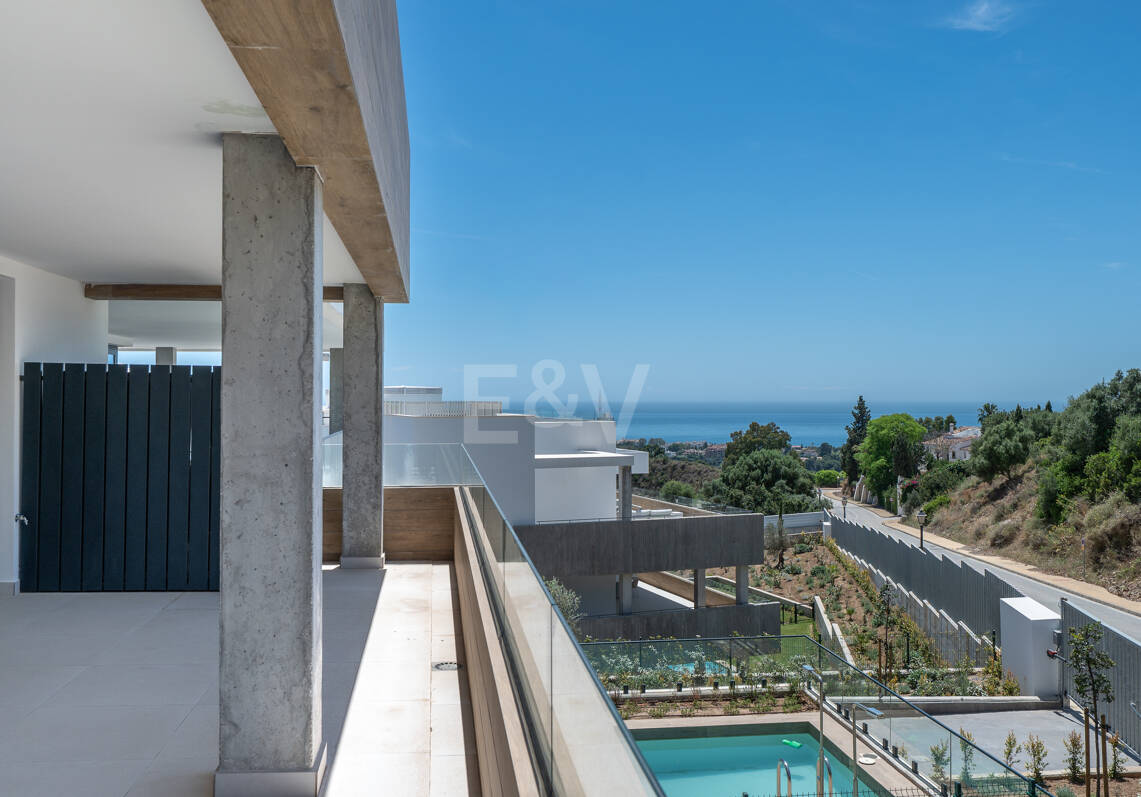Apartamento con vistas al mar en Altos de Los Monteros, Marbella, con servicios propios de un complejo turístico