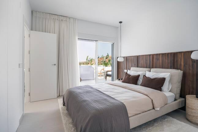 Ático dúplex esquinero en urbanización cerrada con vistas panorámicas al mar