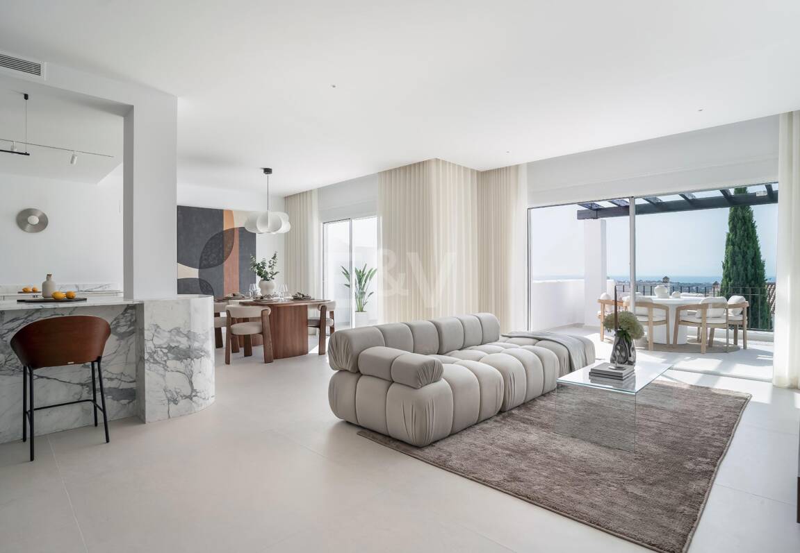 Ático dúplex esquinero en urbanización cerrada con vistas panorámicas al mar
