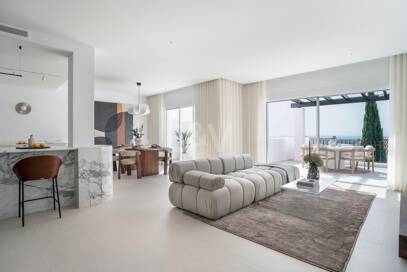 Ático dúplex esquinero en urbanización cerrada con vistas panorámicas al mar